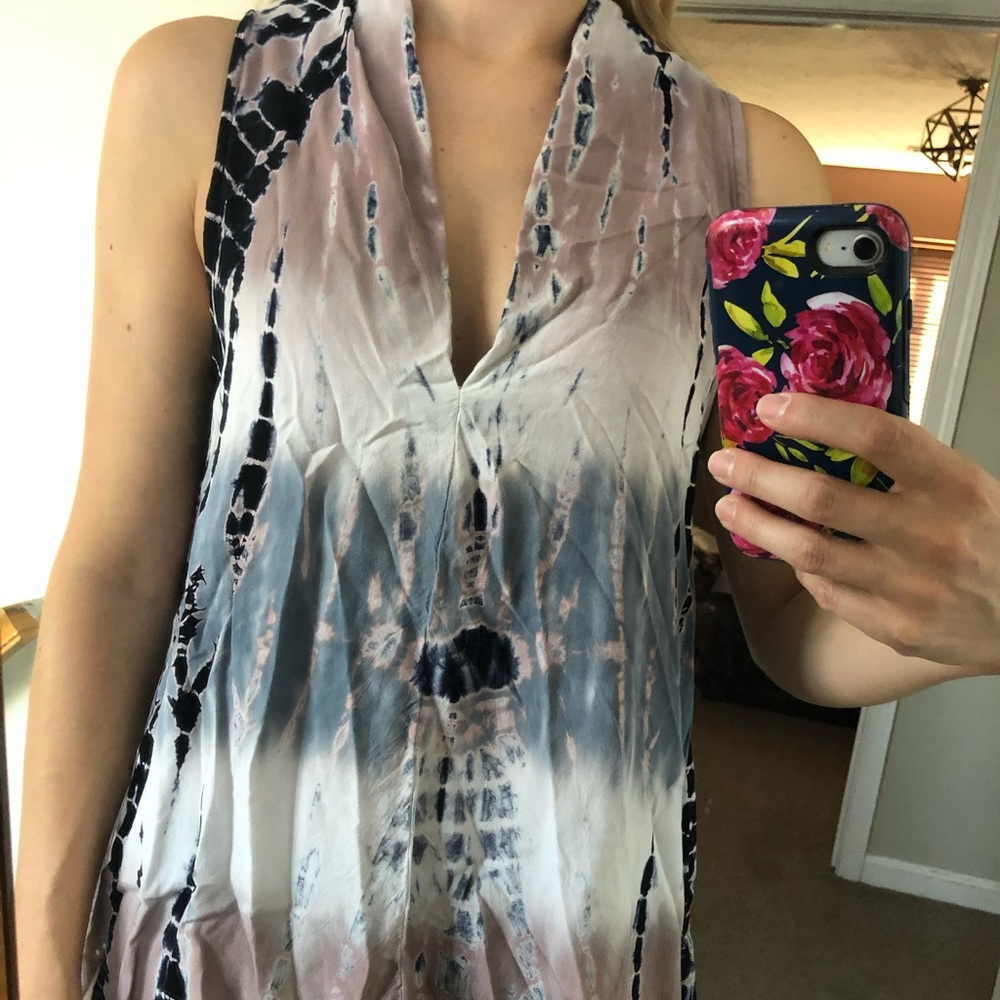 Long sleeveless tunic